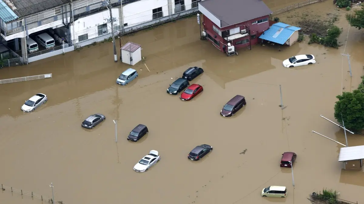 Heavy Rain Causes Flooding Near Tokyo That Kills 4 and Disrupts Train and Air Travel Heavy Rain Causes Flooding Near Tokyo That Kills 4 and Disrupts Train and Air Travel