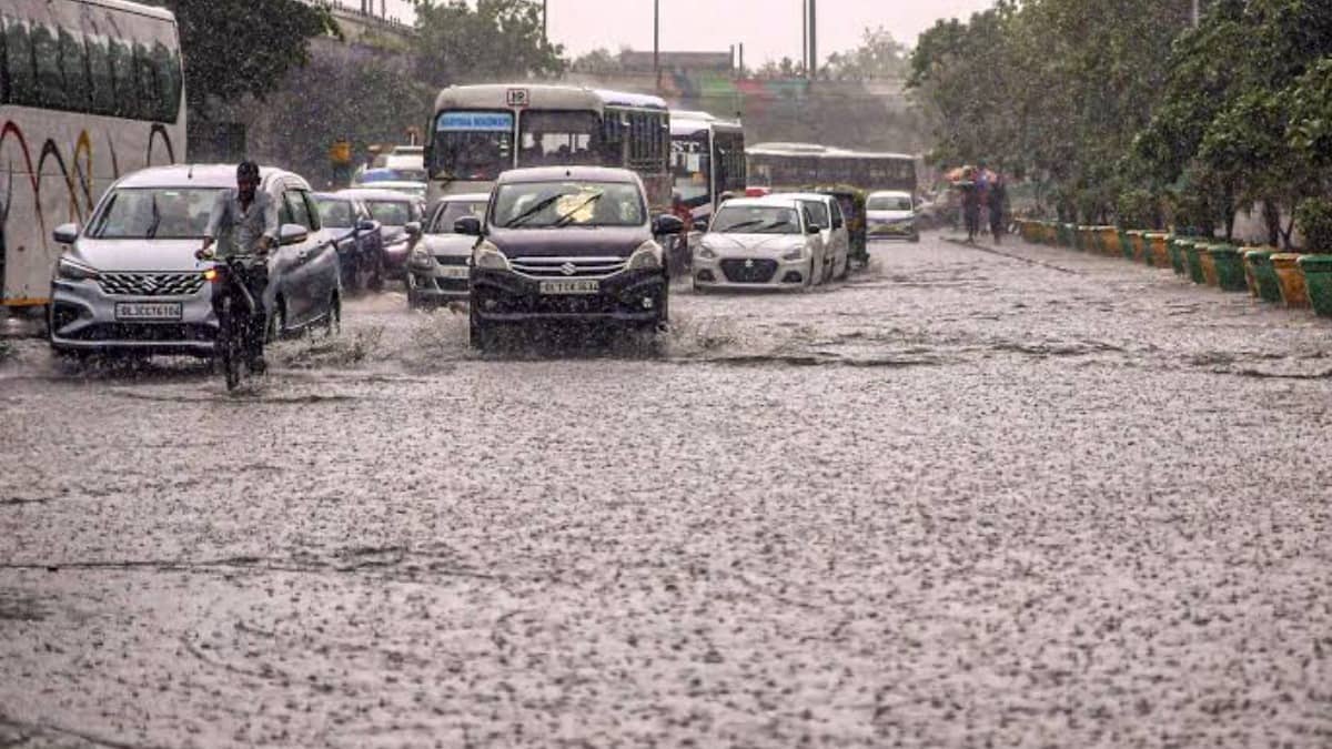 Heavy Rain Triggers Waterlogging, Traffic Chaos in South Delhi, Airport Road