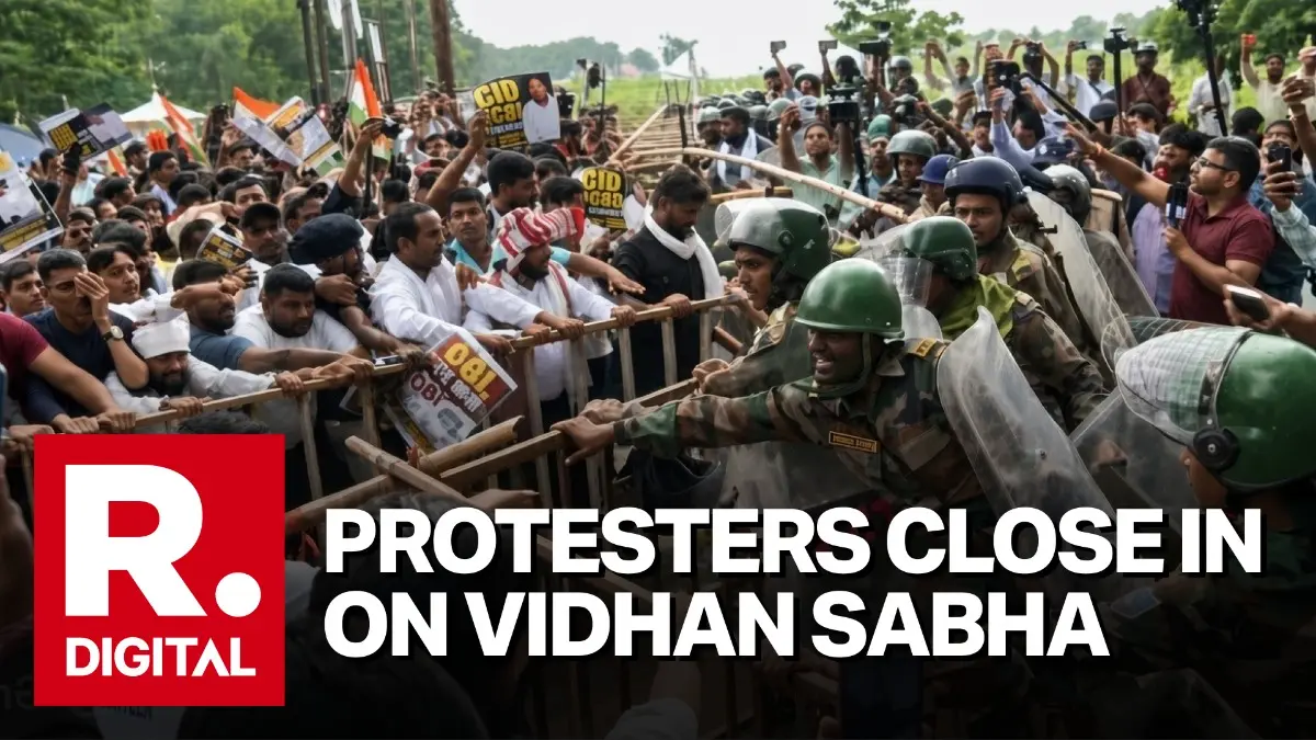 Ranchi Student Protest LIVE: Police Uses Water Cannons As Protesting Students Climb Barricades Near Jharkhand Assembly High Drama at Jharkhand Assembly: Police Uses Water Cannons As Protesting Students Climb Barricades