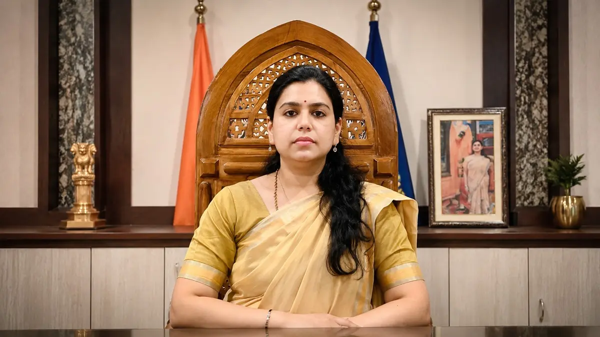 मूर्ख थी जो सोचा था कि कुछ देने आयी हूं सच तो ये...कौन हैं यूपी की IAS दिव्या मित्तल जिन्होंने लंबा-चौड़ा पोस्ट लिख दिया इस्तीफा, बोलीं- बहुत कुछ सीखा IAS officer Divya Mittal