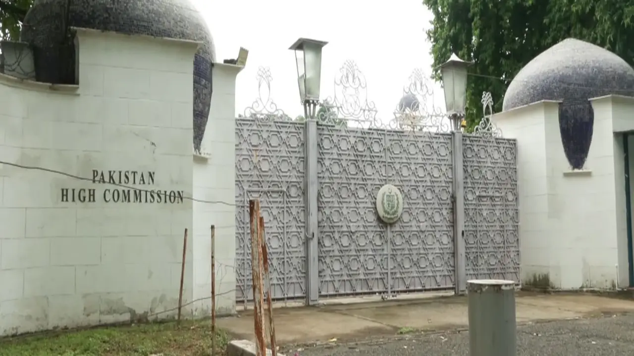 India Responds to Pakistan Removing Bolsters Outside Indian HC in Islamabad; Queue Liner at Pak HC in Delhi Removed India Responds to Pakistan Removing Bolsters Outside Indian HC in Islamabad; Queue Liner at Pak HC in Delhi Removed