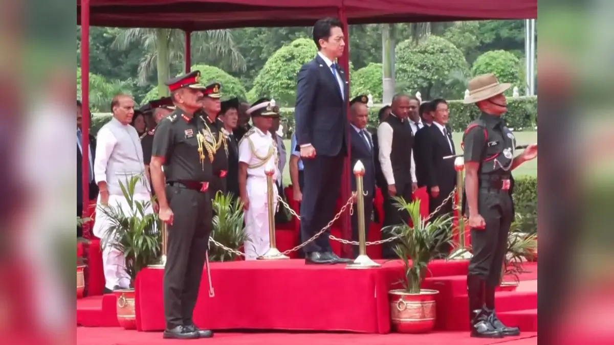 Japanese Defence Minister Shinjiro Inspects Guard of Honour in Presence of Defence Minister Rajnath Singh Japanese Defence Minister Shinjiro Inspects Guard of Honour in Presence of Defence Minister Rajnath Singh