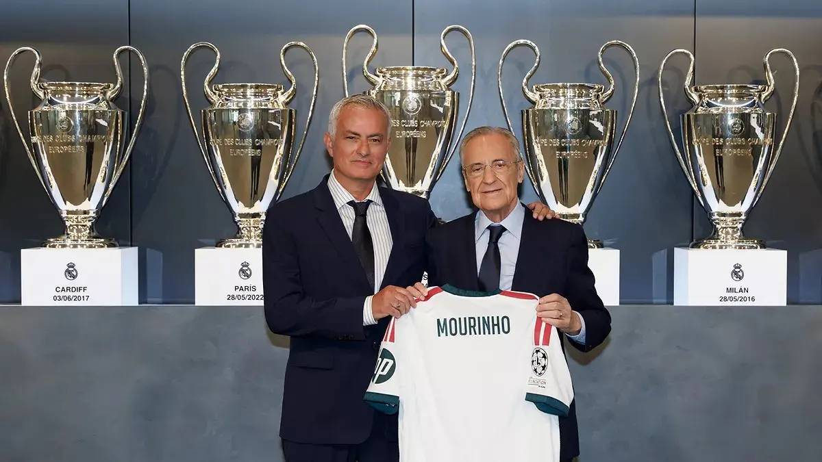 ’I’m One Of You’: Real Madrid Officially Present Jose Mourinho In An Unusually Closed-Door Ceremony Jose Mourinho with Real Madrid president Florentino Perez