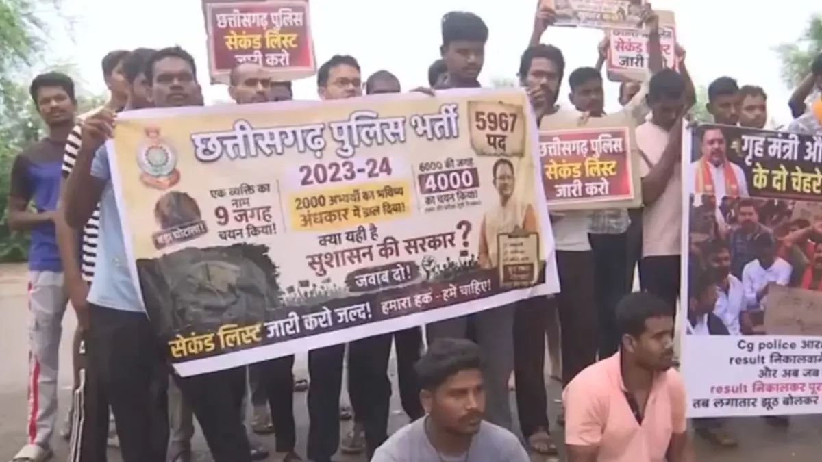 'Just One Demand: Fill All the Advertised Posts': Chhattisgarh Police Aspirants on 4th Day of Protest 'Just One Demand: Fill All the Advertised Posts': Chhattisgarh Police Aspirants on 4th Day of Protest