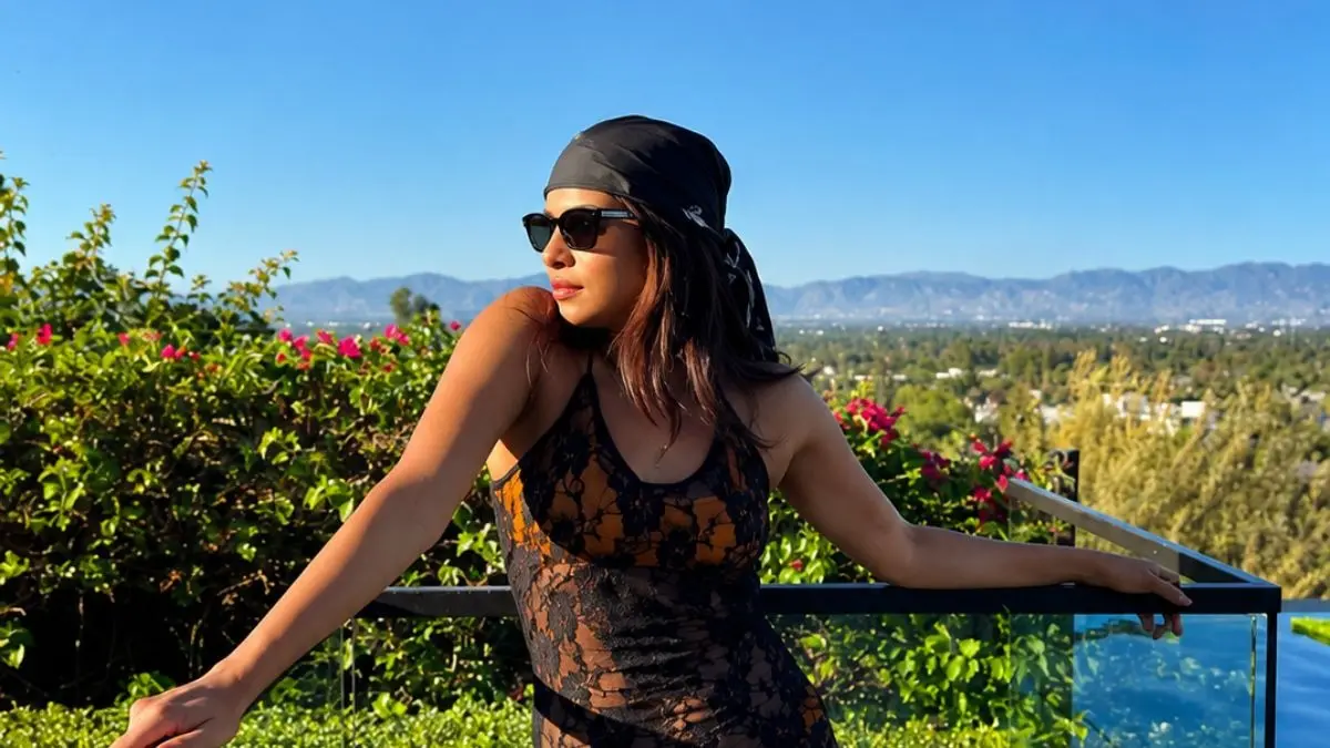 'कोई दादी बनी, तो कोई 25 साल के लड़के को डेट कर रही...', Priyanka Chopra का वायरल हुआ फनी पोस्ट, 40 की उम्र का दिया रियलिटी चेक 'कोई दादी बनी, तो कोई 25 साल के लड़के को डेट कर रही...', Priyanka Chopra का वायरल हुआ फनी पोस्ट, 40 की उम्र का दिया रियलिटी चेक