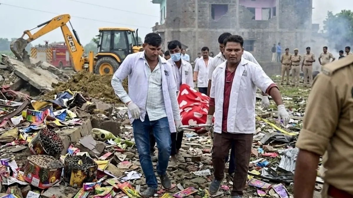 कौशांबी पटाखा फैक्ट्री ब्लास्ट में अब तक 8 बच्चों समेत 11 लोगों की मौत, मालिक सहित 6 लोगों के खिलाफ FIR; योगी सरकार ने किया मुआवजे का ऐलान Kaushambi Firecracker blast