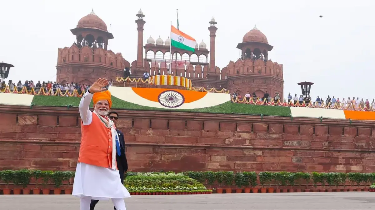 Independence Day 2026: लालकिले की प्राचीर से पहली बार गूंजेगा 'वंदे मारतरम्', 150 साल पूरे होने पर खास प्रस्तुति लालकिले की प्राचीर से पहली बार गूंजेगा 'वंदे मारतरम्'