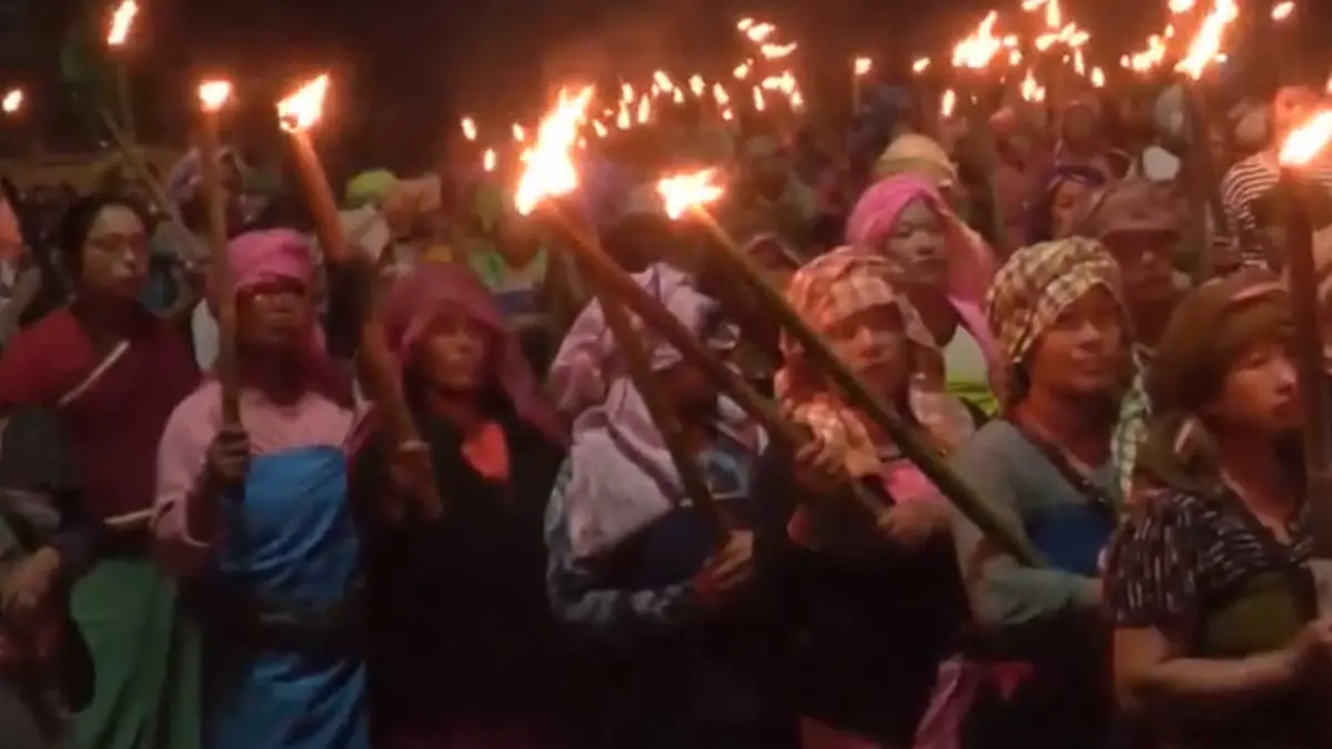 Manipur: Meira Paibi Activists Hold Massive Torch Rally in Imphal, Demand NRC Update Before Census Manipur: Meira Paibi Activists Hold Massive Torch Rally in Imphal, Demand NRC Update Before Census