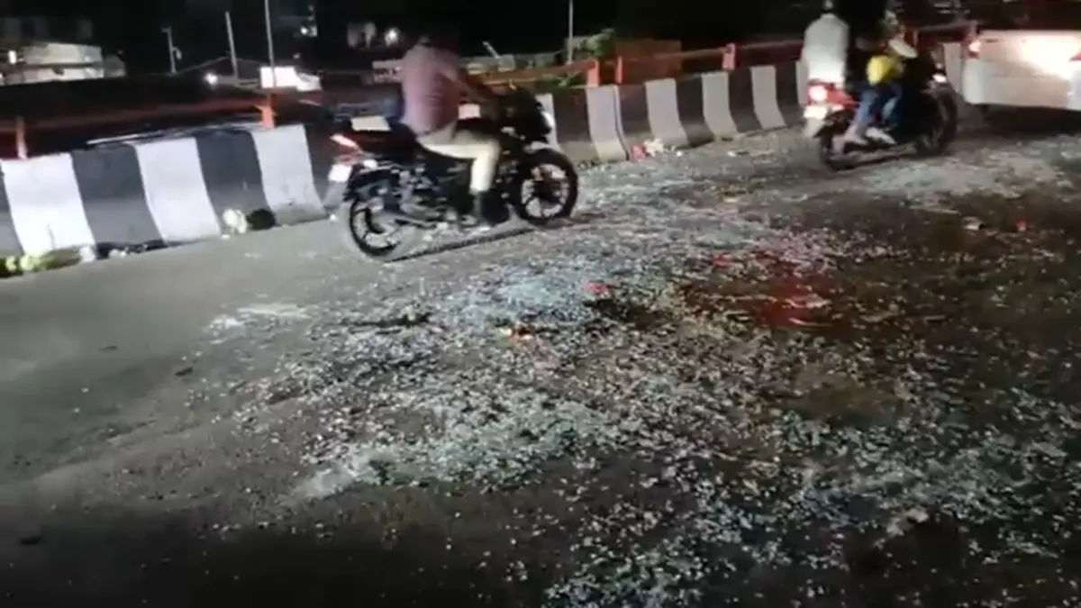 Minibus Carrying Tiranga Yatra Participants Crashes Near Bakshi Nagar Flyover In Jammu, 35 Injured Minibus Carrying Tiranga Yatra Participants Crashes Near Bakshi Nagar Flyover In Jammu, 35 Injured