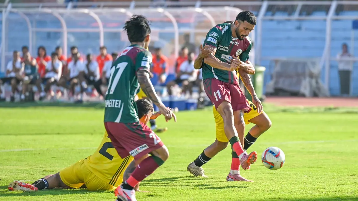 Durand Cup 2026: Mohun Bagan Super Giant Thrash CISF Protectors 6-0, Secure Quarter-Final Spot With Dominant Win Mohun Bagan forward Manvir Singh in action