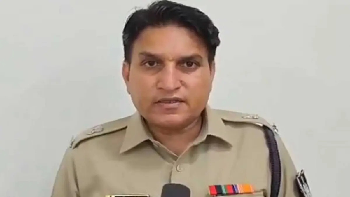 MP: 6 Killed, 1 Injured After Truck on Wrong Side Crashes into Car in Badnawar MP: 6 Killed, 1 Injured After Truck on Wrong Side Crashes into Car in Badnawar
