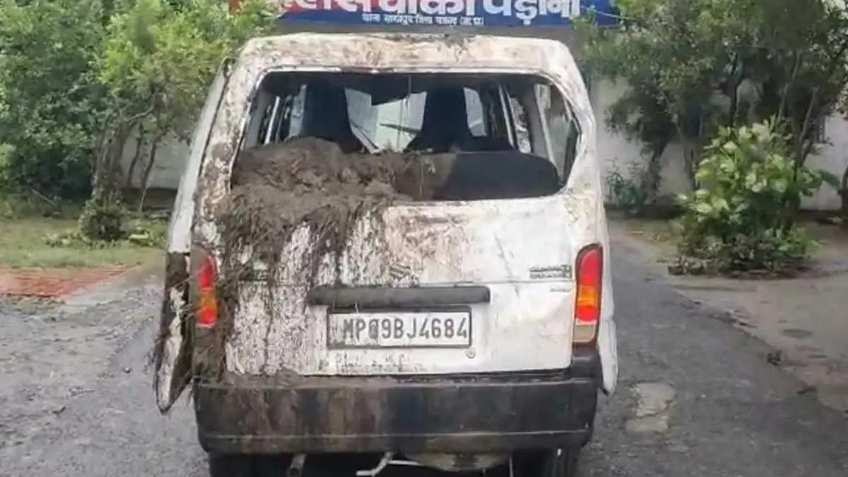 MP: 9 Died, 2 Rescued After Car Swept Away in Overflowing Drain in Rajgarh MP: 9 Died, 2 Rescued After Car Swept Away in Overflowing Drain in Rajgarh
