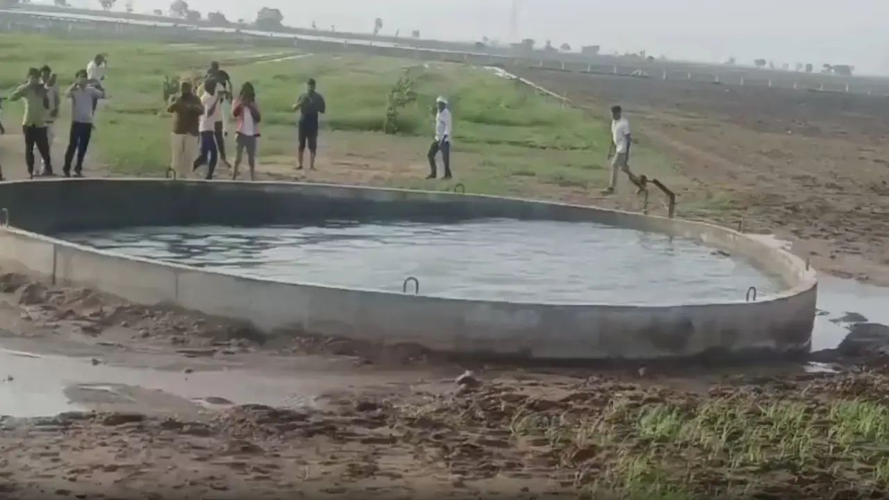 Mystery Well in Gujarat's Morbi Draws Crowds as Water Ripples for Days; Officials Rule Out Seismic Activity Mystery Well in Gujarat's Morbi Draws Crowds as Water Ripples for Days; Officials Rule Out Seismic Activity