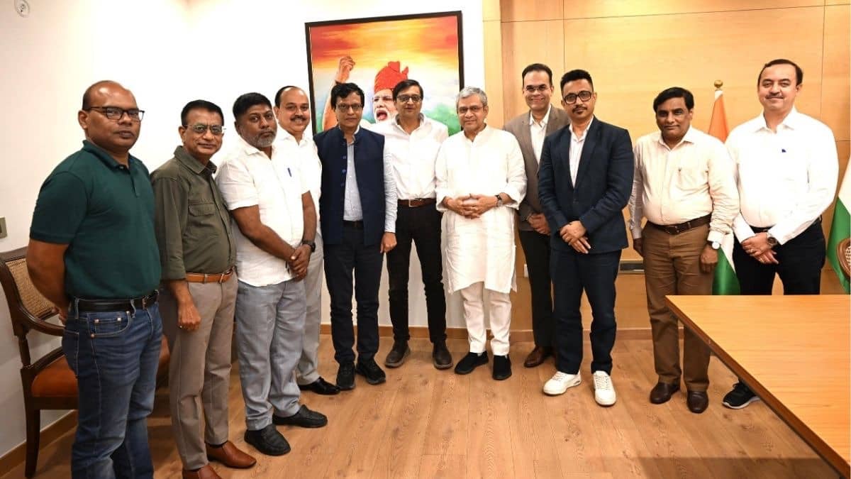 NBF Meets I&B Minister Ashwini Vaishnaw; Government Withdraws 10+2 Ad Cap for TV Channels