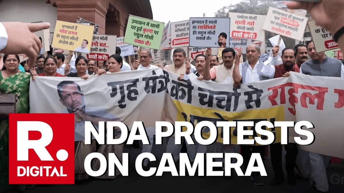 NDA MPs Hold Protest March in Parliament; Target Rahul Gandhi Over Jharkhand Police Action Against Students