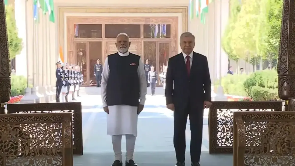 PM Modi Receives Ceremonial Welcome in Tashkent in Presence of Uzbekistan President Mirziyoyev PM Modi Receives Ceremonial Welcome in Tashkent in Presence of Uzbekistan President Mirziyoyev