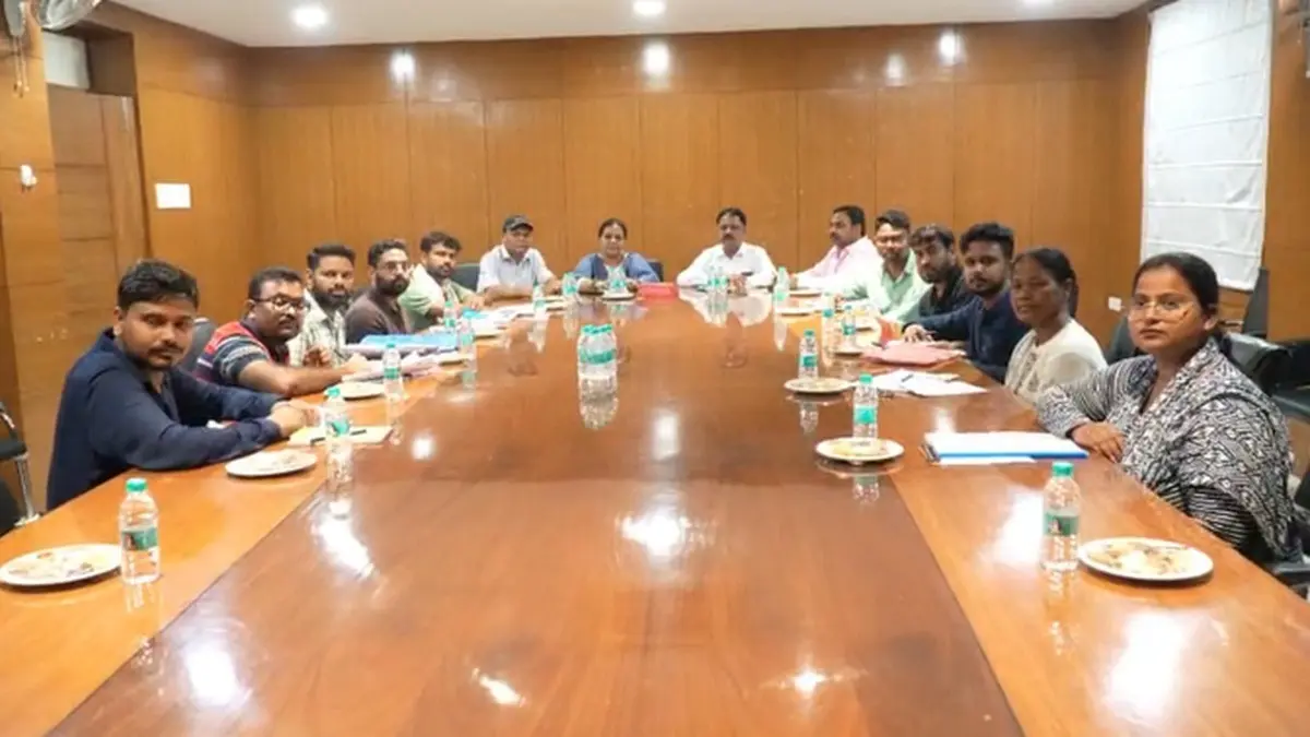 Ranchi Protests: Student Delegation Meets Jharkhand Ministers, Demands Exam Cancellations, CBI-ED Probe Ranchi Protests: Student Delegation Meets Jharkhand Ministers, Demands Exam Cancellations, CBI-ED Probe