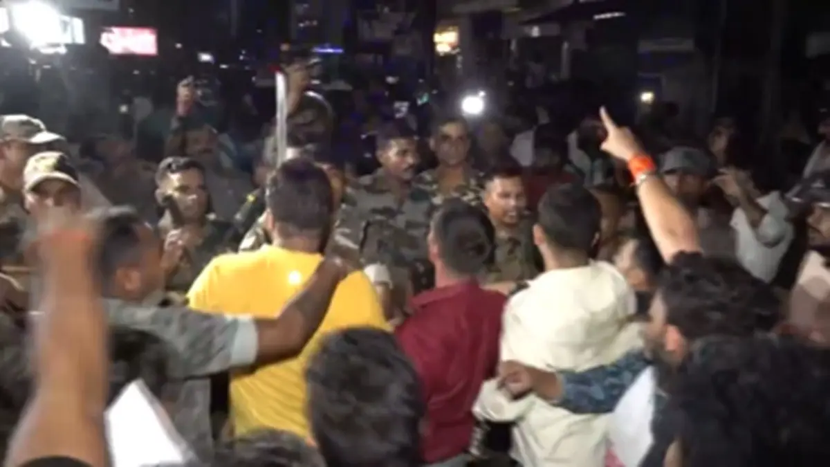 Ranchi Student Protest Turns Violent: Police Use Mild Force After Route Violation, Opposition Alleges JMM Goons Attack Ranchi Student Protest Turns Violent: Police Use Mild Force After Route Violation, Opposition Alleges JMM Goons Attack