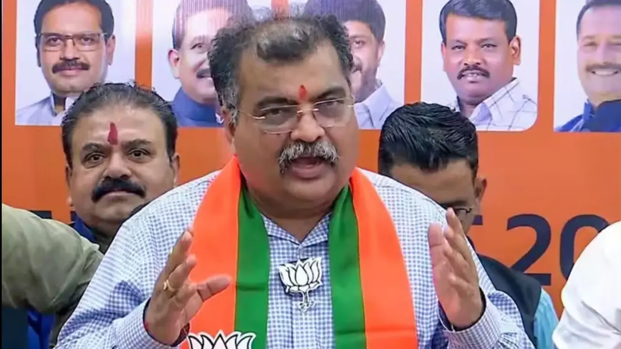काशी की मिट्टी पहुंची महाराष्ट्र, रविंद्र चव्हाण ने किया कलश यात्रा का स्वागत, बोले- विकसित भारत के निर्माण के लिए राष्ट्रभक्ति जरूरी Ravindra Chavan