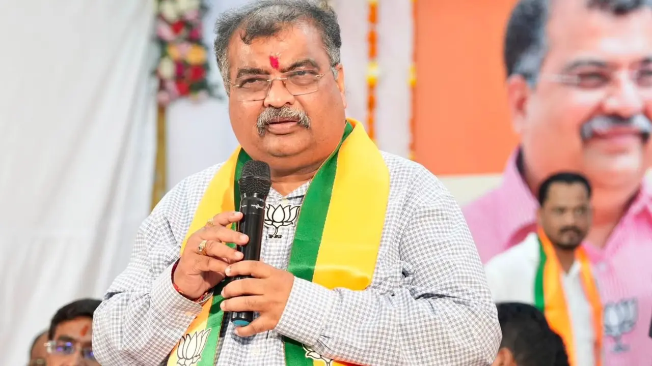 PM मोदी-CM फडणवीस के नेतृत्व में विकास की गंगा प्रवाहित हुई...नागपुर स्नातक सीट पर BJP ने कसी कमर, रविंद्र चव्हाण ने संभाला मोर्चा ravindra chavan