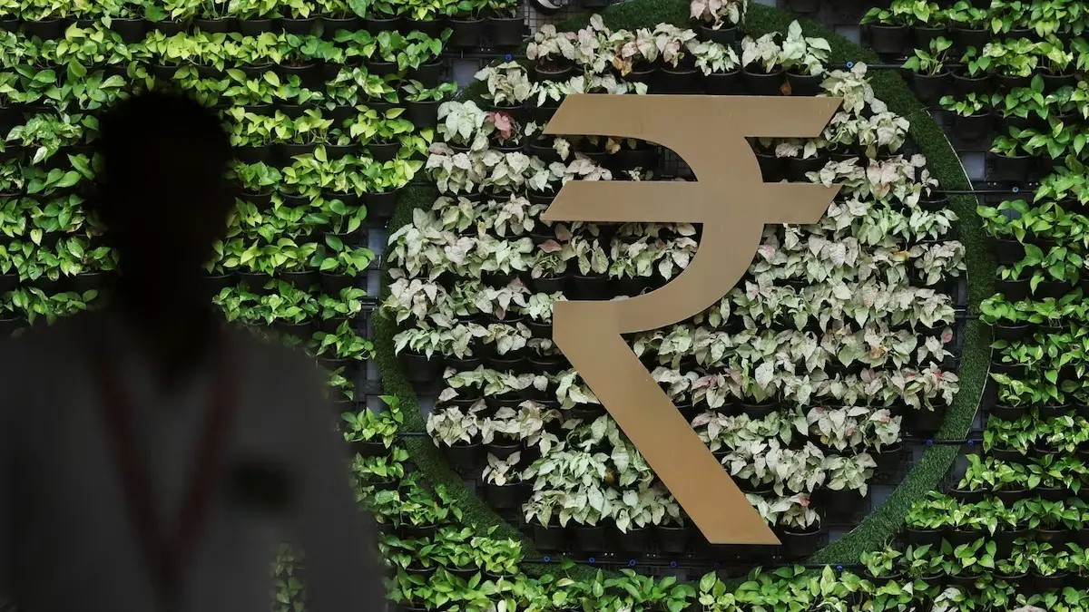 Government Reportedly Plans First Blockchain Tokenised Bond Issue in September rupee