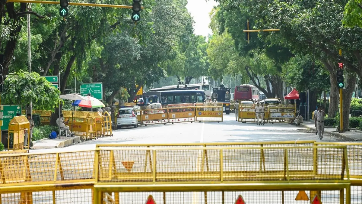 Security Tightened at Jantar Mantar Ahead of Protest Against Caste-Based Reservation; Permission Denied by Delhi Police Security Tightened at Jantar Mantar Ahead of Protest Against Caste-Based Reservation; Permission Denied by Delhi Police