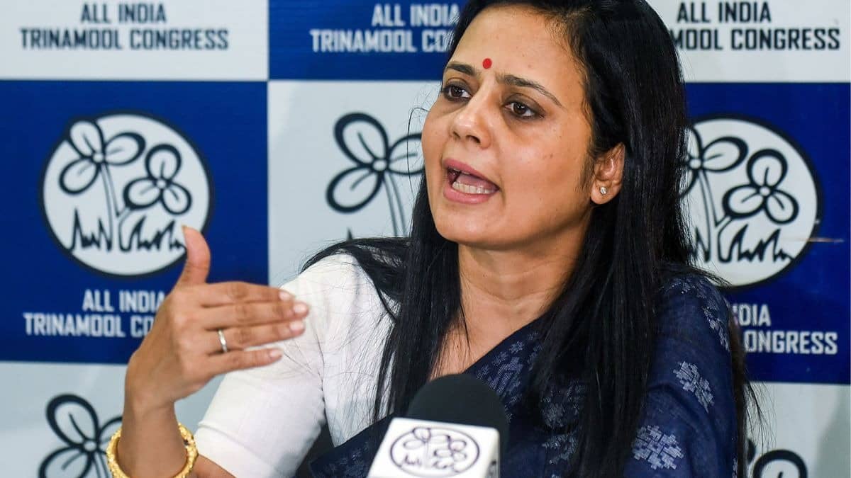 TMC सांसद महुआ मोइत्रा की बढ़ी मुश्किलें, हेट स्पीच को लेकर कोर्ट ने जारी किया अरेस्ट वारंट, क्या है पूरा मामला?