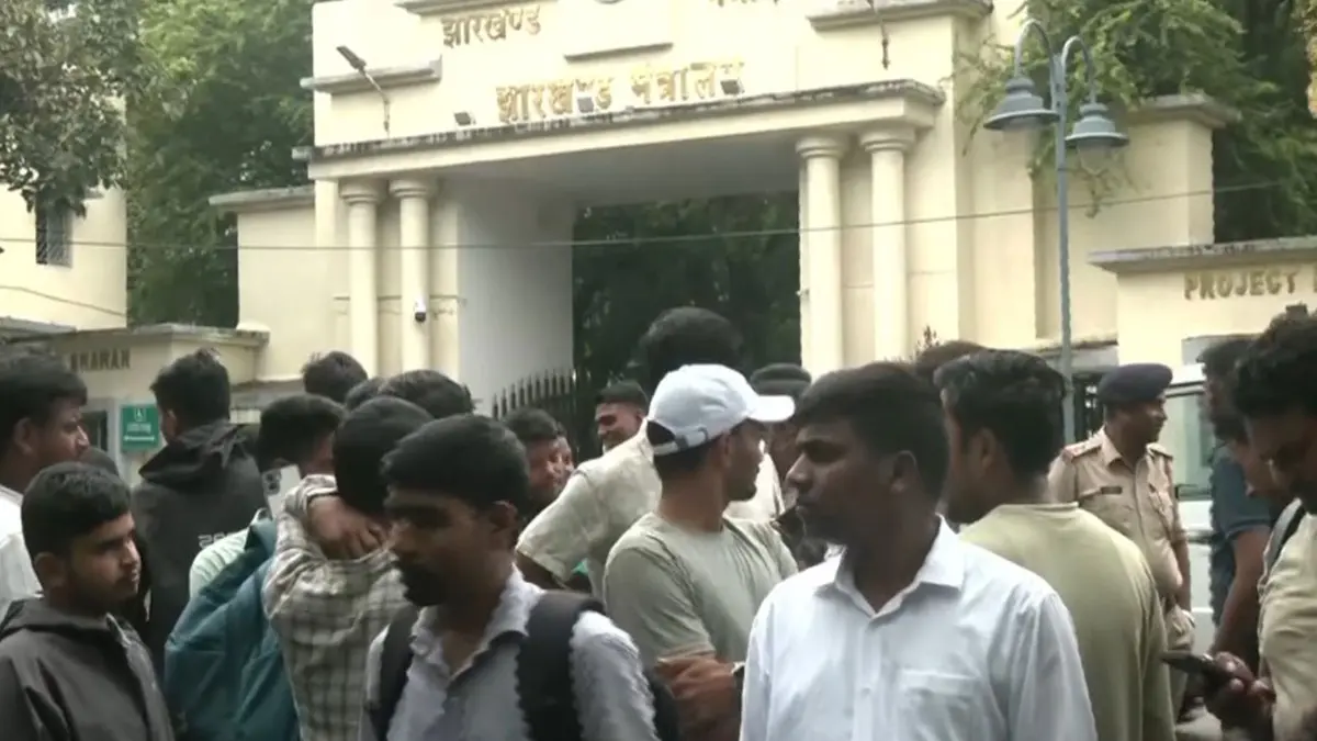 'Total Arbitrary Decree': JSSC-CGL Qualified Candidates Vow to Approach Court After Exam Cancellation Order 'Total Arbitrary Decree': JSSC-CGL Qualified Candidates Vow to Approach Court After Exam Cancellation Order