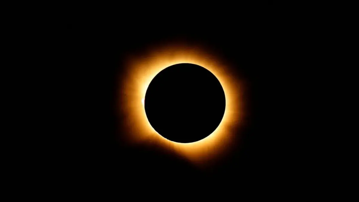 Total Darkness, Then Sunset As Full Solar Eclipse Wows Spectators in Spain Total Darkness, Then Sunset As Full Solar Eclipse Wows Spectators in Spain