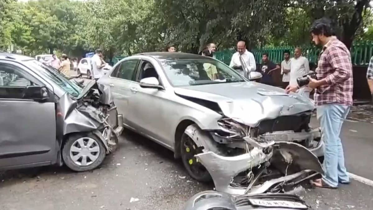 Tragic Collision in Delhi's Narela: 70-Year-Old Woman Killed After Luxury Car Hits WagonR