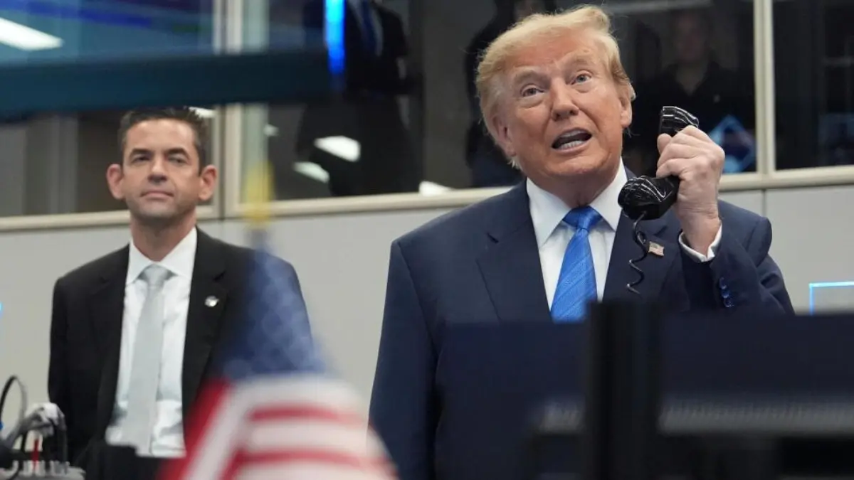 Trump Calls International Space Station During Visit to NASA Mission Control Trump Calls International Space Station During Visit to NASA Mission Control