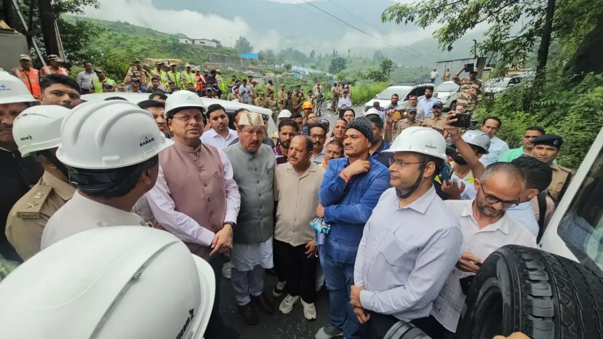 Uttarakhand CM Dhami Reaches Tunnel Accident Site in Chamoli, Monitors Rescue Operations Uttarakhand CM Dhami Reaches Tunnel Accident Site in Chamoli, Monitors Rescue Operations