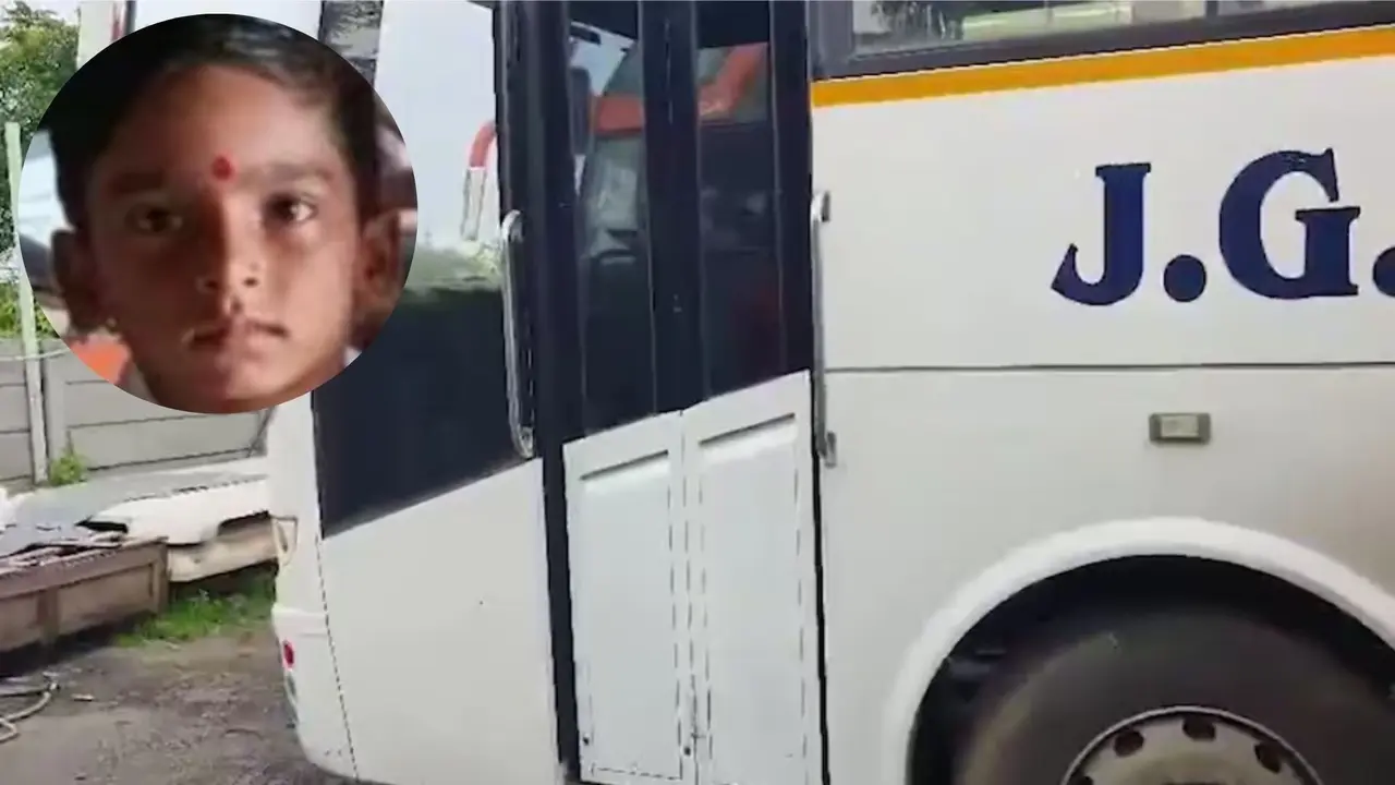 मैं मंदिर से प्रसाद लेकर आता हूं मां...घर से निकले 7 साल के बच्चे की गर्दन लग्जरी बस के ऑटोमैटिक दरवाजे में फंसी, दर्दनाक मौत Vadodara 7 years old Boy Dies After Neck Gets Trapped in Bus Door; Missing CCTV Footage Raises Suspicion