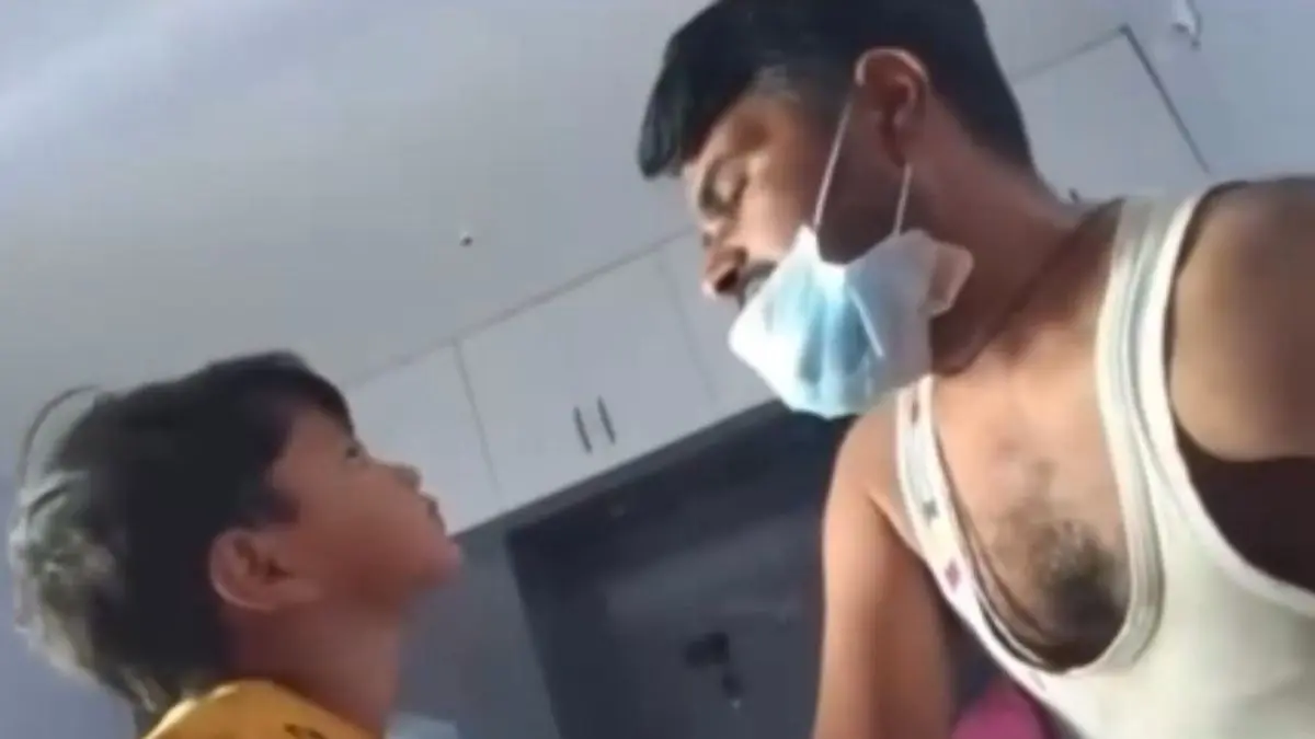 'मेरे जाने के बाद तुम रोना मत', जब कैंसर से जूझते पिता ने बेटे को कहे ये लफ्ज, आखिरी बातचीत का VIDEO देख भर आएंगी आंखें Viral Video