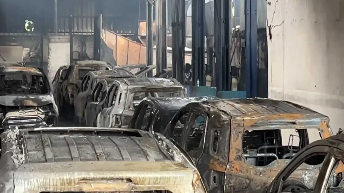 West Bengal: Fire Breaks Out Overnight at Car Showroom near Kolkata International Airport, 30 Vehicles Reduced to Ashes West Bengal: Fire Breaks Out Overnight at Car Showroom near Kolkata International Airport, 30 Vehicles Reduced to Ashes