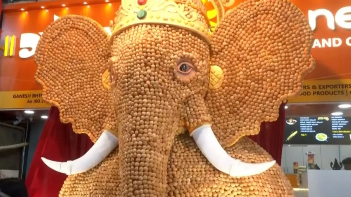 Ganesh Chaturthi 2026: 13-Ft Ganesha Idol Made Of Pani Puri Leaves Pune Amazed 13-Ft Ganesha Idol Of Pani Puri