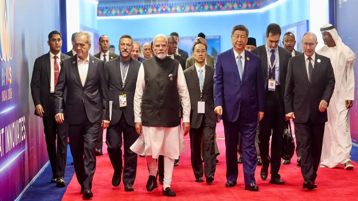 जिनपिंग-पुतिन संग हंसी-ठिठोली, आंतकवाद के खिलाफ पीएम मोदी का कड़ा संदेश और दुनिया भर में जज-जय हिंदुस्तान... बहुत कुछ कहती हैं BRICS की ये तस्वीरें 18th BRICS Summit 2026 PM Modi Chinese President Xi Jinping Russian President Vladimir Putin