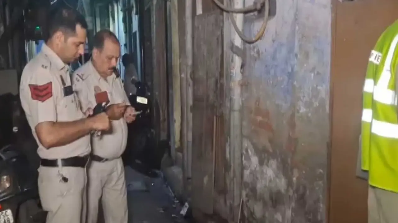 19-Year-Old Man Stabbed to Death at Factory in Delhi’s Chauhan Bangar 19-Year-Old Man Stabbed to Death at Factory in Delhi’s Chauhan Bangar