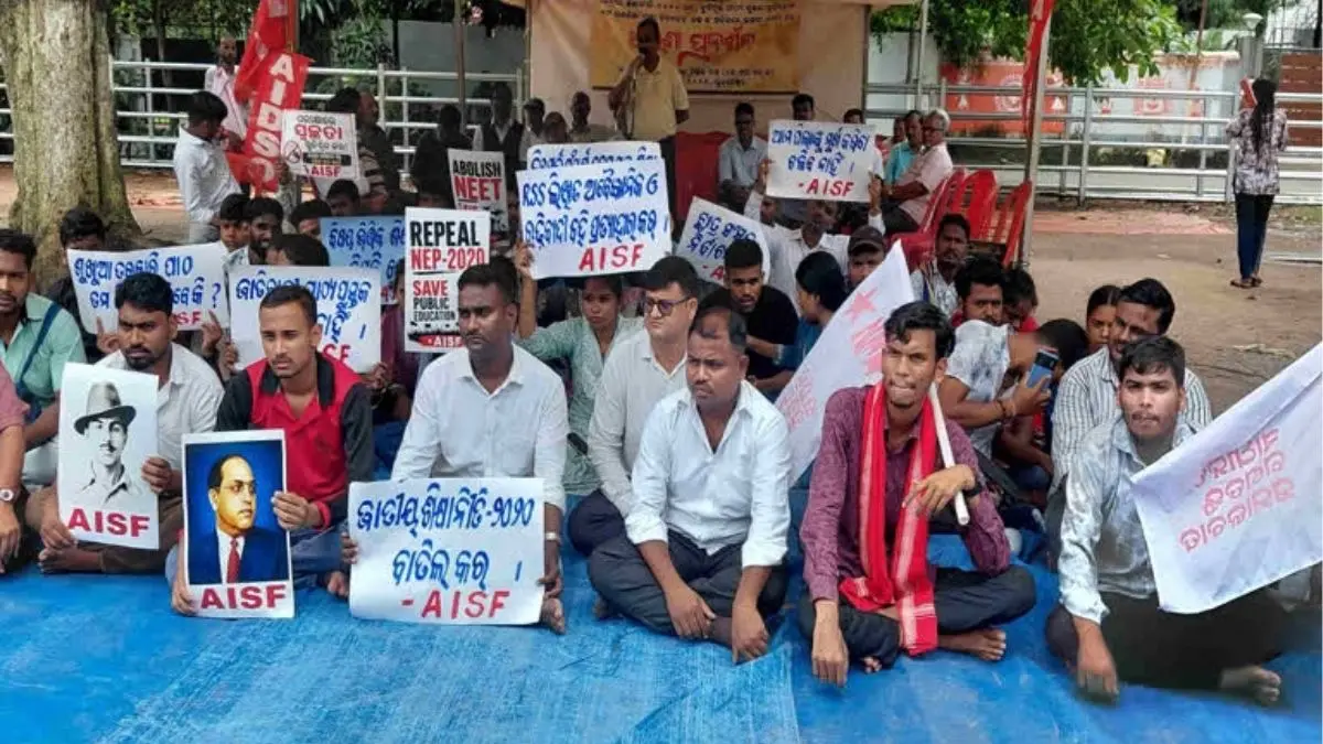 Protest Breaks Out In Bhubaneswar Over Textbook Errors; Roads Blocked, Protesters Demand Education Minister's Resignation ‘2,000 Errors’ In Textbooks? Odisha Protesters Block Roads, Seek Minister’s Exit