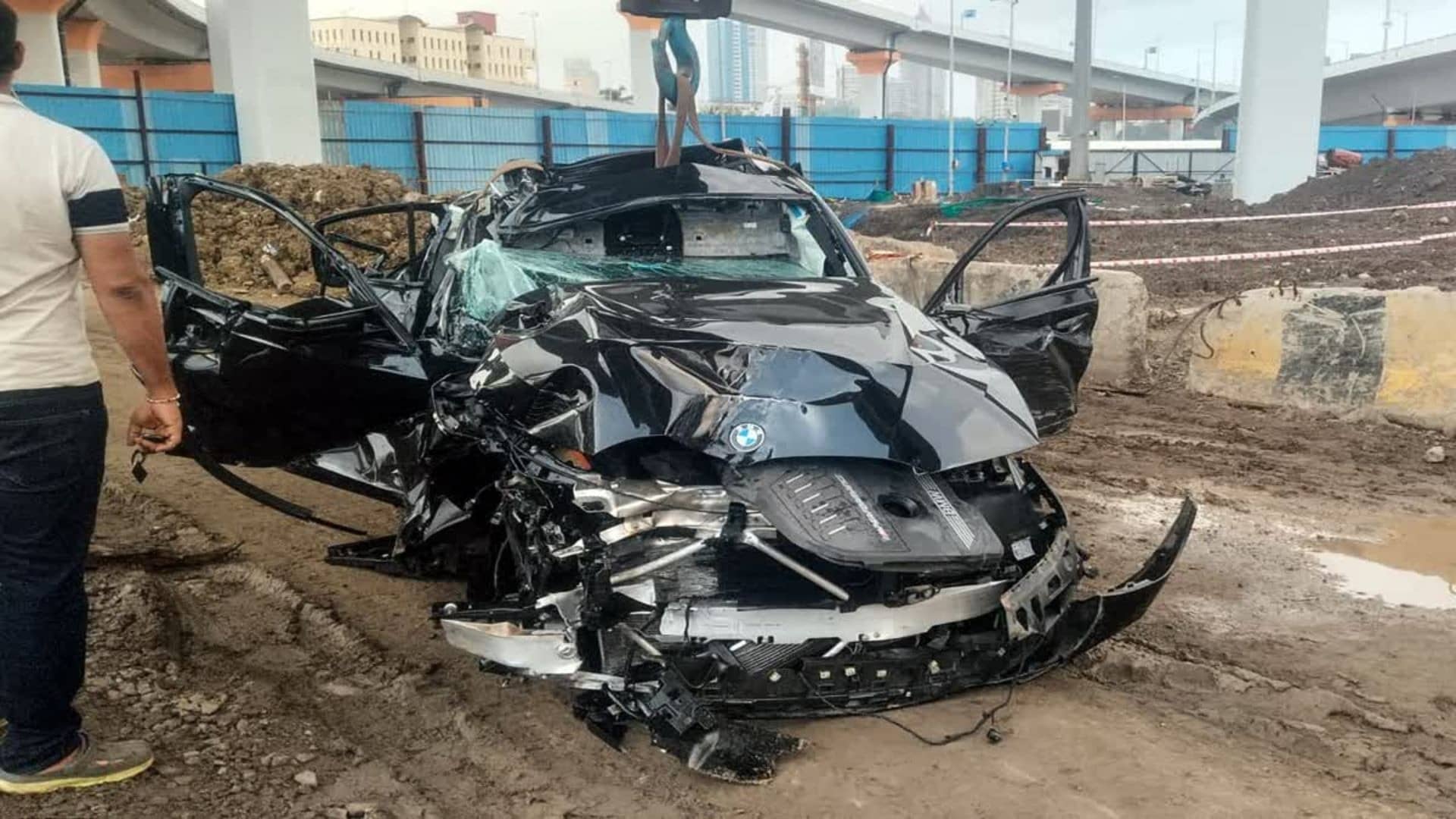 हवा में उछली 200 KMph की स्‍पीड से BMW कार, रेलिंग तोड़ गिरी ब्रिज से नीचे; 3 लोगों की मौके पर मौत, कंपा देगा मुंबई के इस हादसे का VIDEO