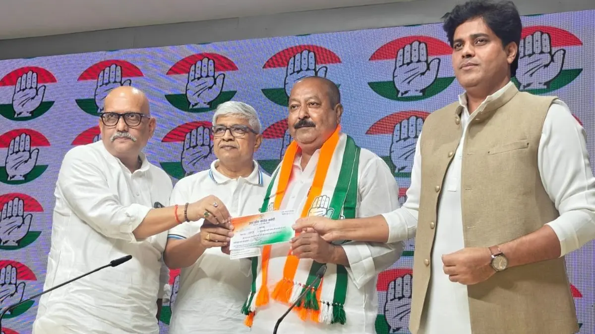 यूपी विधानसभा चुनाव से पहले असदुद्दीन ओवैसी को बड़ा झटका, AIMIM नेता आसिम वकार ने थामा इस पार्टी का दामन AIMIM Asim Waqar Join Congress in run-up to 2027 UP elections