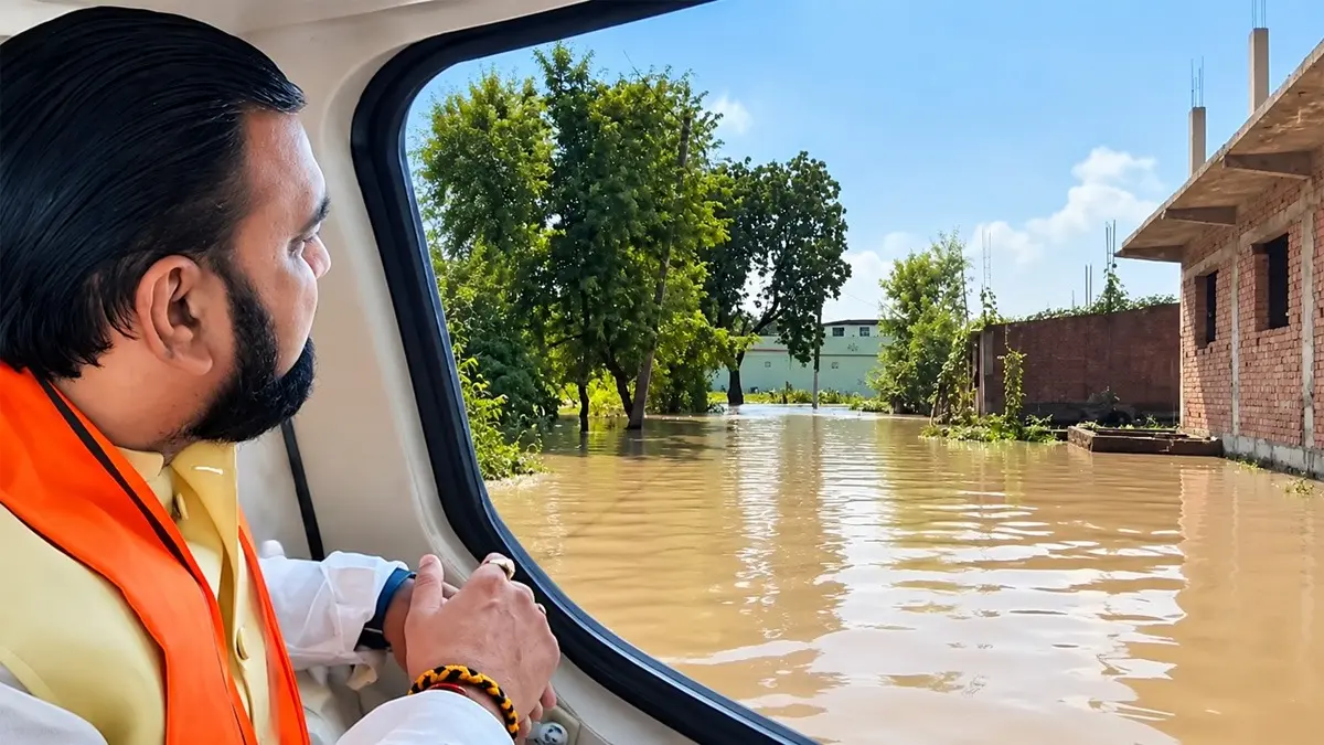 As Bihar Reels Under Floods, CM Samrat Choudhary Conducts Aerial Survey, Reviews Relief Operations in West Champaran As Bihar Reels Under Floods, CM Samrat Choudhary Conducts Aerial Survey, Reviews Relief Operations in West Champaran