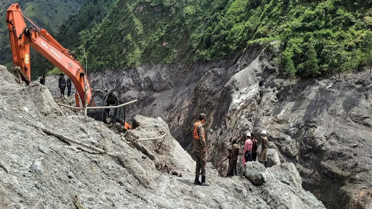 As Nepal Flood Casualties Mount, India Deploys Rescue Teams, Forensics, and 95 Tonnes of Emergency Aid As Nepal Flood Casualties Mount, India Deploys Rescue Teams, Forensics, and 95 Tonnes of Emergency Aid