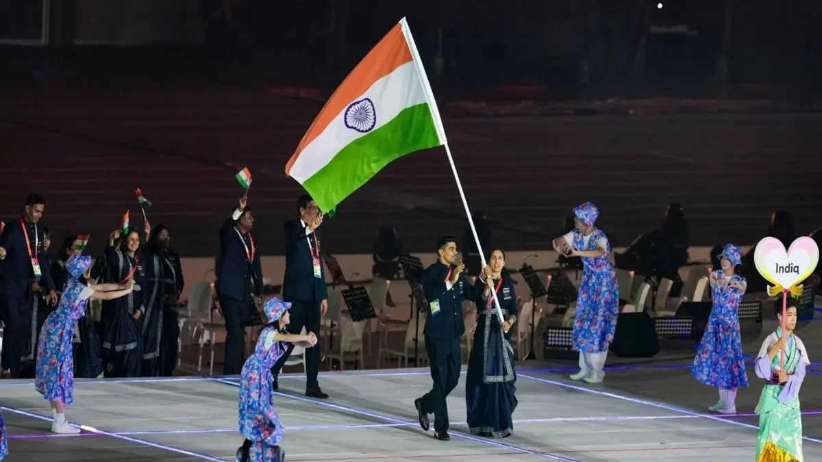 Asian Games: भारतीय ध्वजवाहकों का दिखा जलवा, मनु भाकर-पवन सहरावत के नेतृत्व में उतरा दल; PM मोदी ने दी खास बधाई Asian Games 2026 officially open; Manu Bhaker, Pawan Sehrawat lead Indian contingent