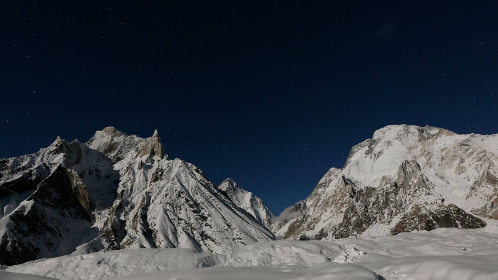Avalanche at Himlung Himal Base Camp in Nepal Leaves 10 Missing