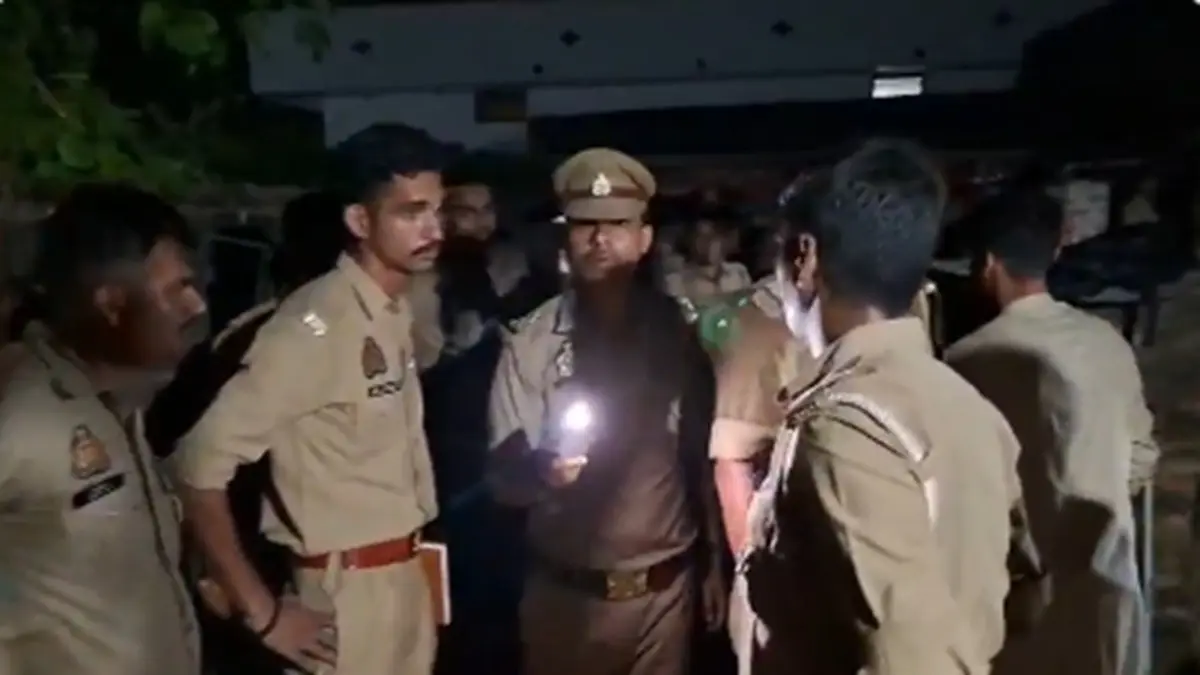 Azamgarh 7-Hour Standoff Ends: Police Rescue 3 Children After Man Kills Wife And 2 Others During Puja Azamgarh 7-Hour Standoff Ends: Police Rescue 3 Children After Man Kills Wife And 2 Others During Puja