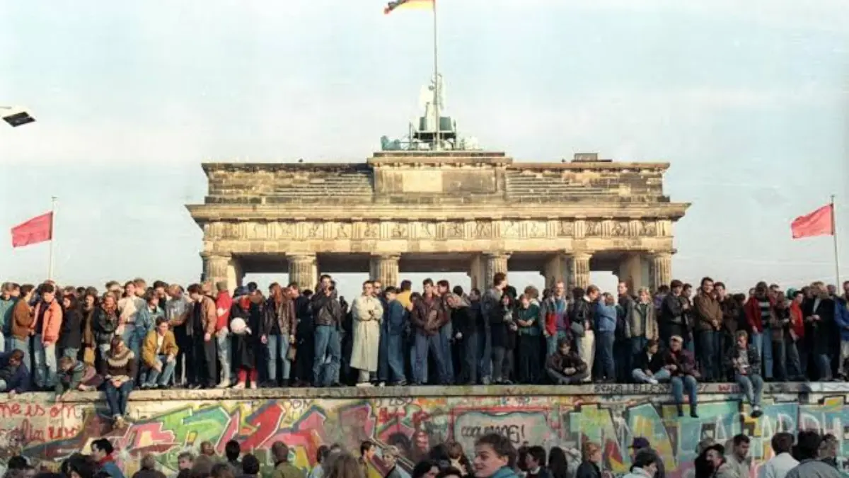 Berlin and MeckPomm Take a Few More Bricks Out of the Wall Berlin and MeckPomm Take a Few More Bricks Out of the Wall