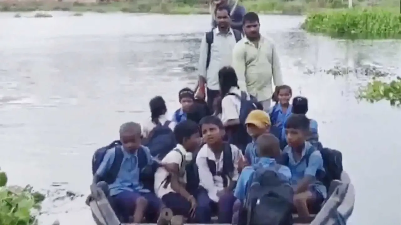 Bihar Students Brave Boat Rides to School as Water Levels Rise in Rivers Bihar Students Brave Boat Rides to School as Water Levels Rise in Rivers