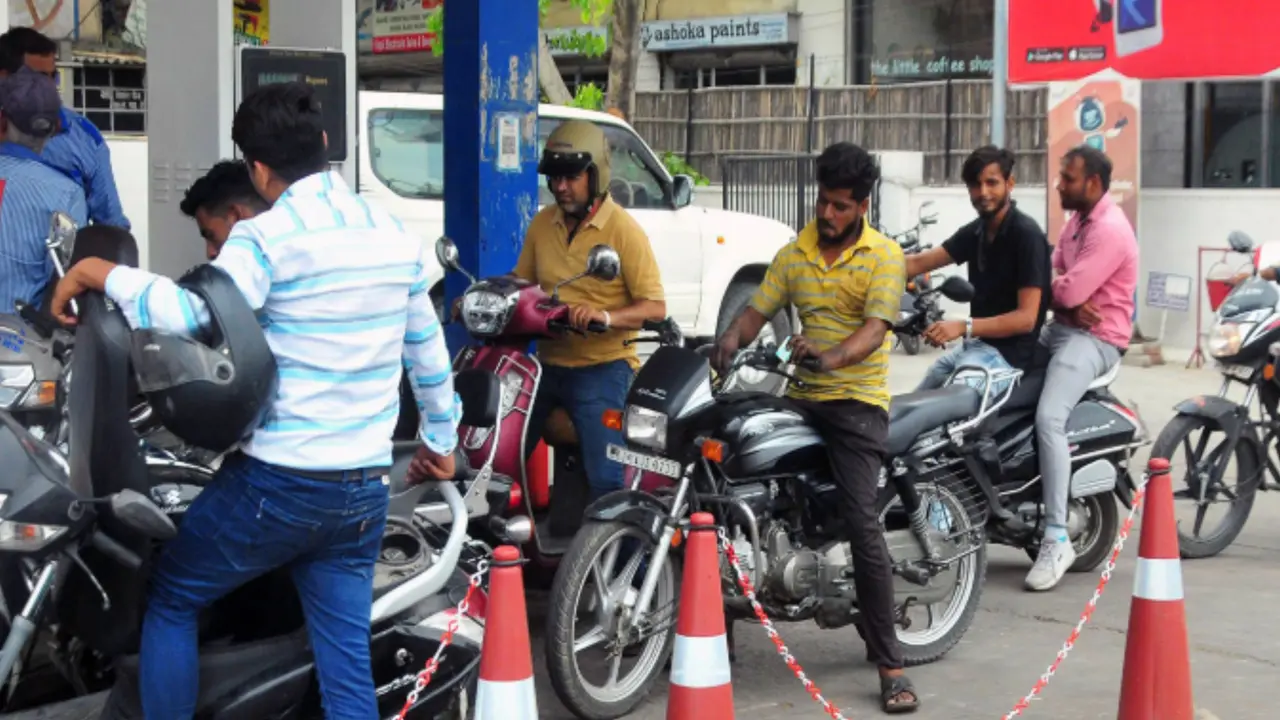 Centre Cuts Diesel Export Levy to Rs 1/Litre, Special Additional Excise Duty to Rs 19/Litre Centre Cuts Diesel Export Levy to Rs 1/Litre, Special Additional Excise Duty to Rs 19/Litre