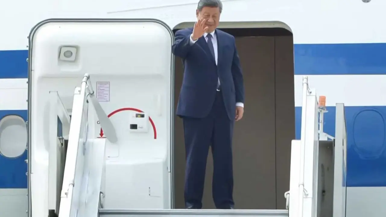 Chinese President Xi Jinping Departs from New Delhi After Attending Two-Day BRICS Summit Chinese President Xi Jinping Departs from New Delhi After Attending Two-Day BRICS Summit